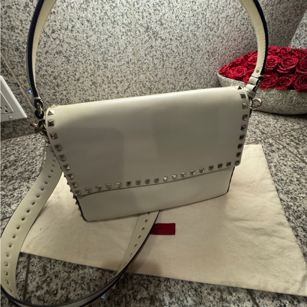 Valentino Garavani New Large stud-detail leather shoulder bag. New with tags